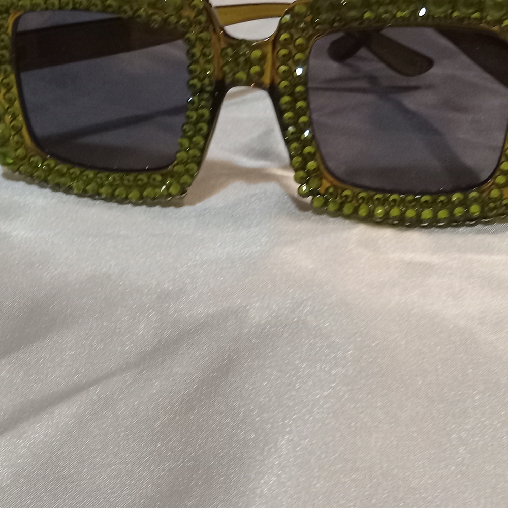 Elegant Olive Embellished Sunglasses